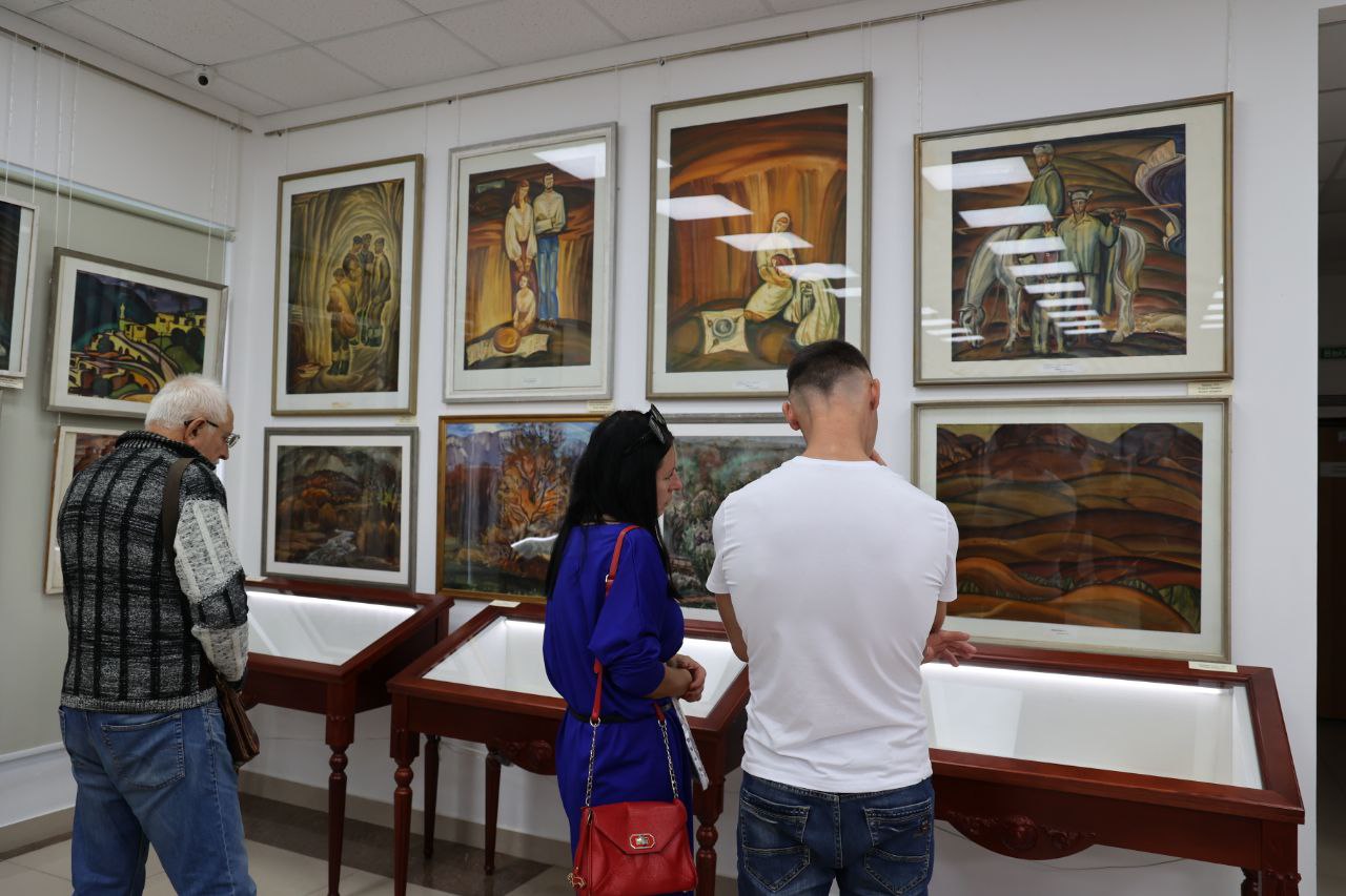 В Симферополе открылась выставка к 90-летию Ивана Копаенко