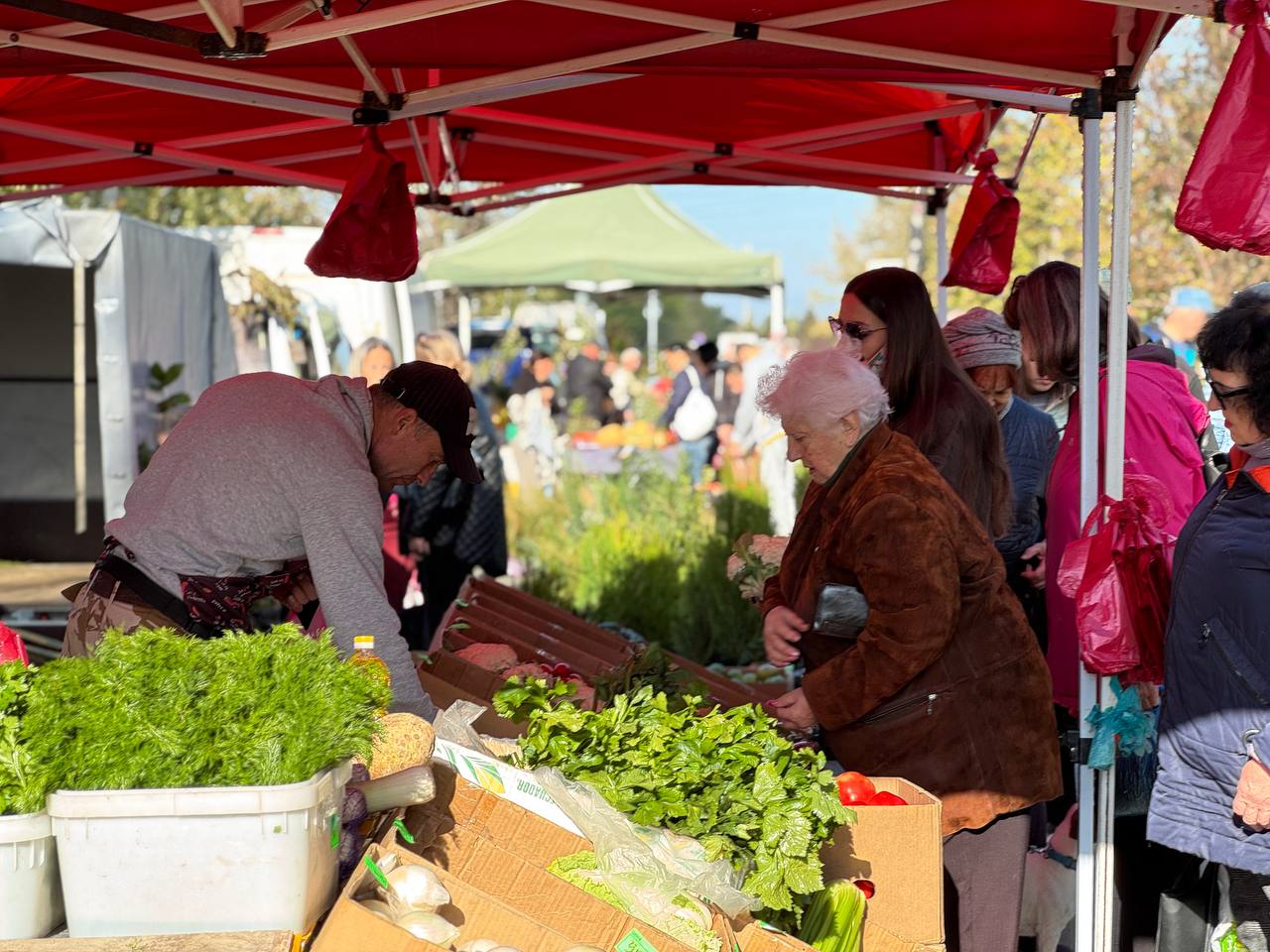 На ярмарках Симферополя продали более 50 тонн продукции
