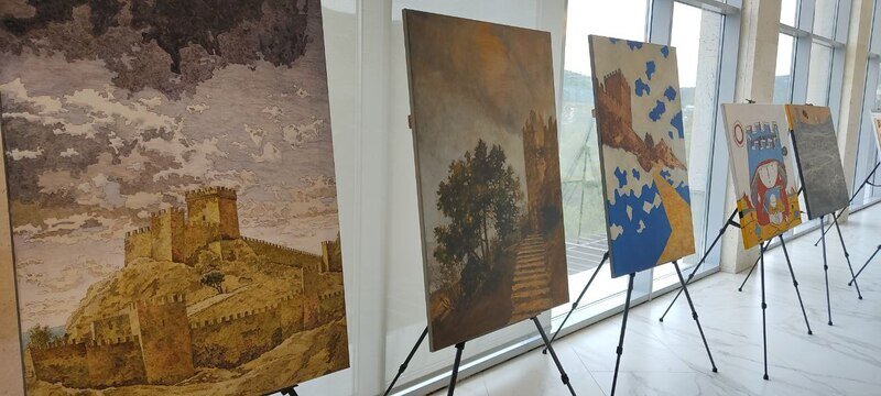 Арт-крепость открывает двери: именитые российские художники подарили работы Новому Свету