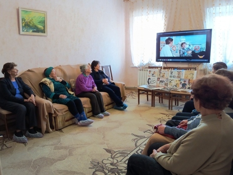 Симферопольским пенсионерам показали фильмы с Андреем Мироновым