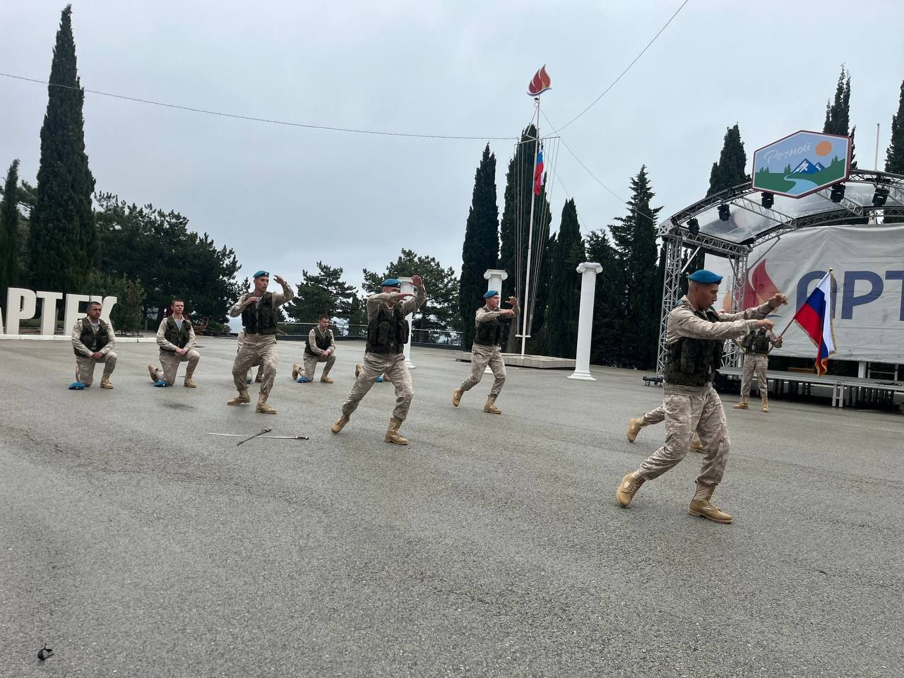 Бойцы ВДВ продемонстрировали свои умения в "Артеке"