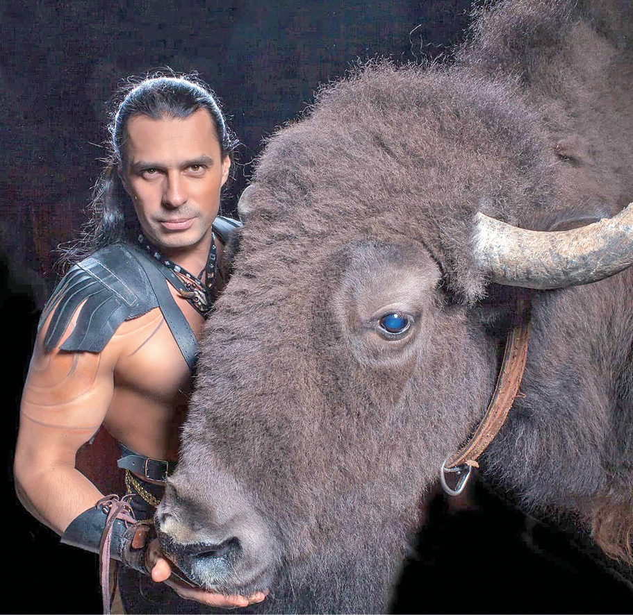 Новые принципы работы с животными,  уникальные трюки и артист со взрывным характером: будни легендарного дрессировщика цирка