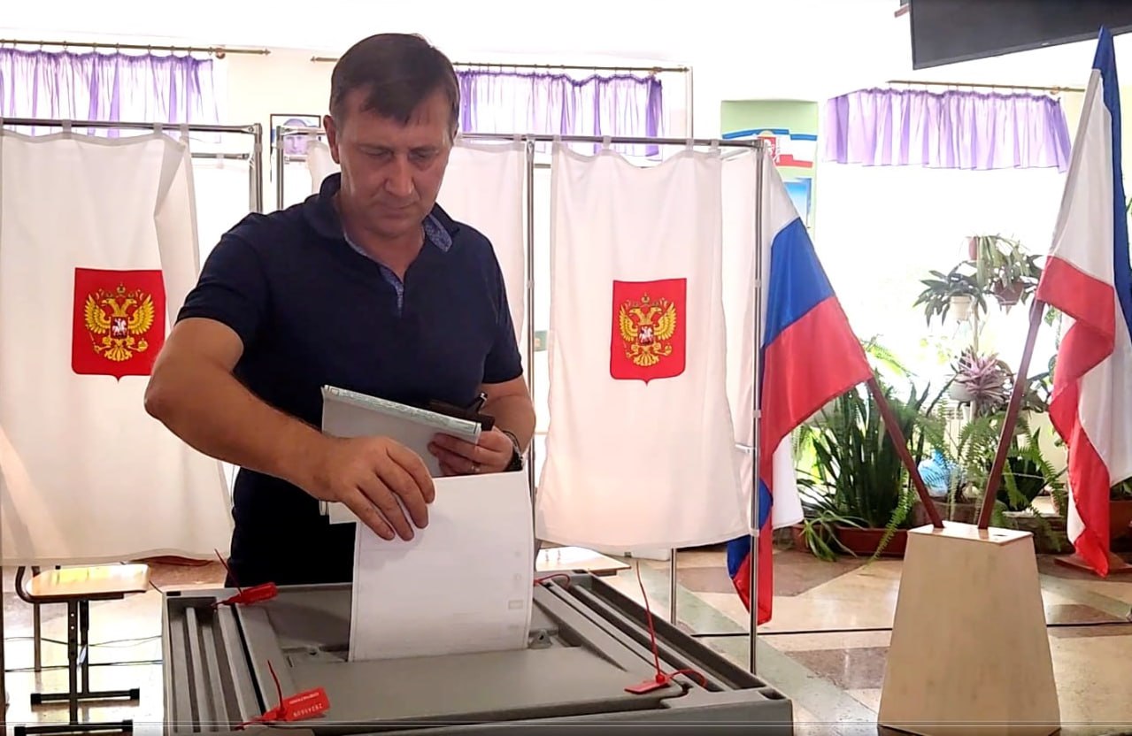 Врио министра чрезвычайных ситуаций РК Алексей Ерёменко проголосовал за будущее Крыма 