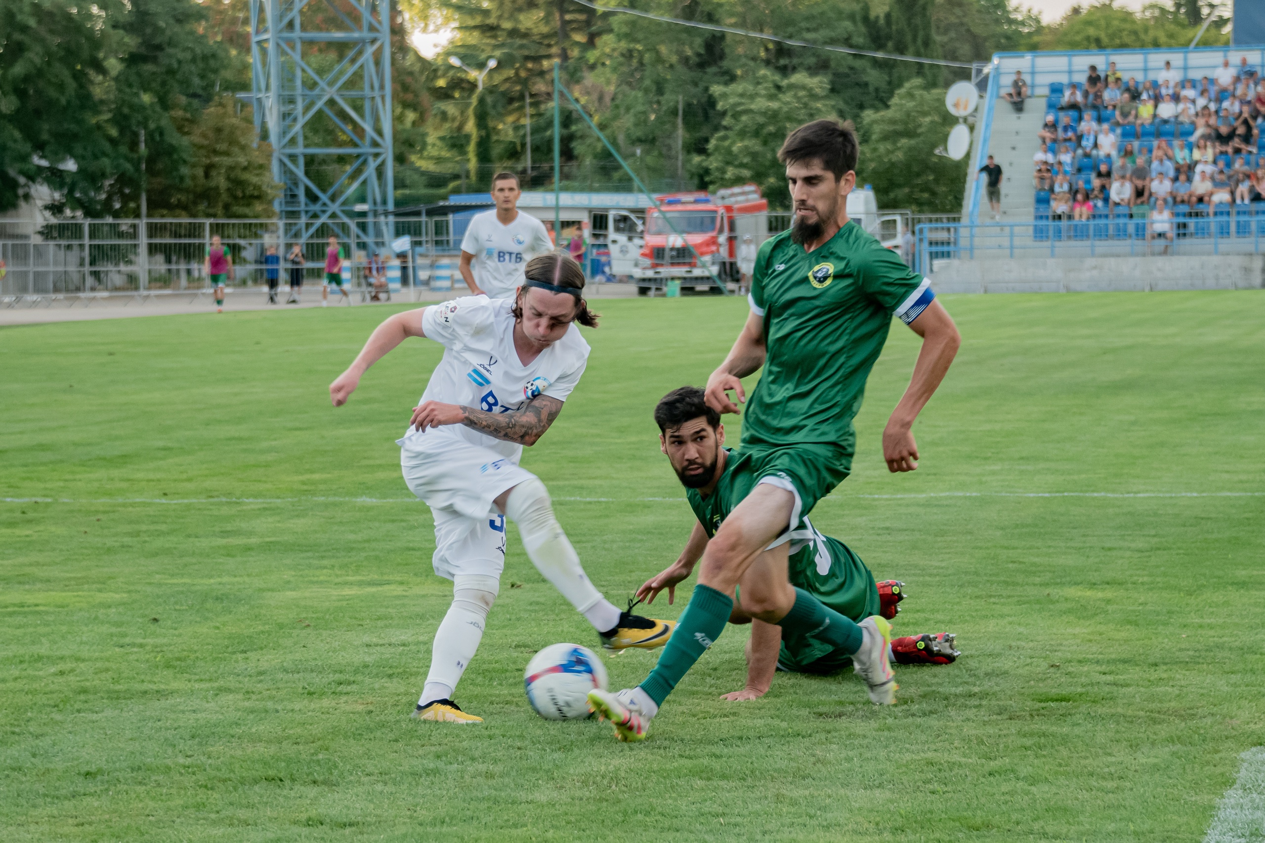 Как полузащитник «Севастополя» Вадим Зубавленко, поменявший ялтинскую «прописку» на чемпионские амбиции, уверенно ведёт к мечте свою новую команду