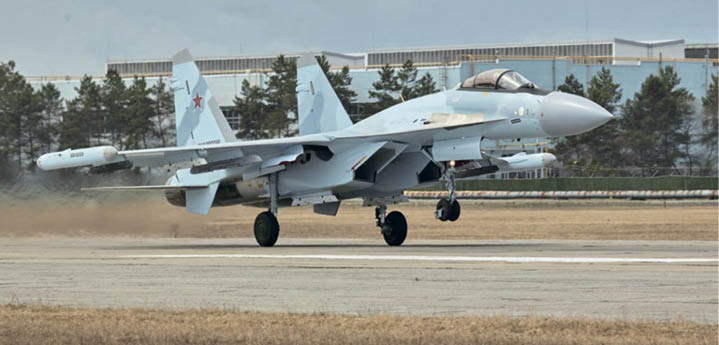 Самый совершенный: Минобороны РФ получило новую партию истребителей Су-35С