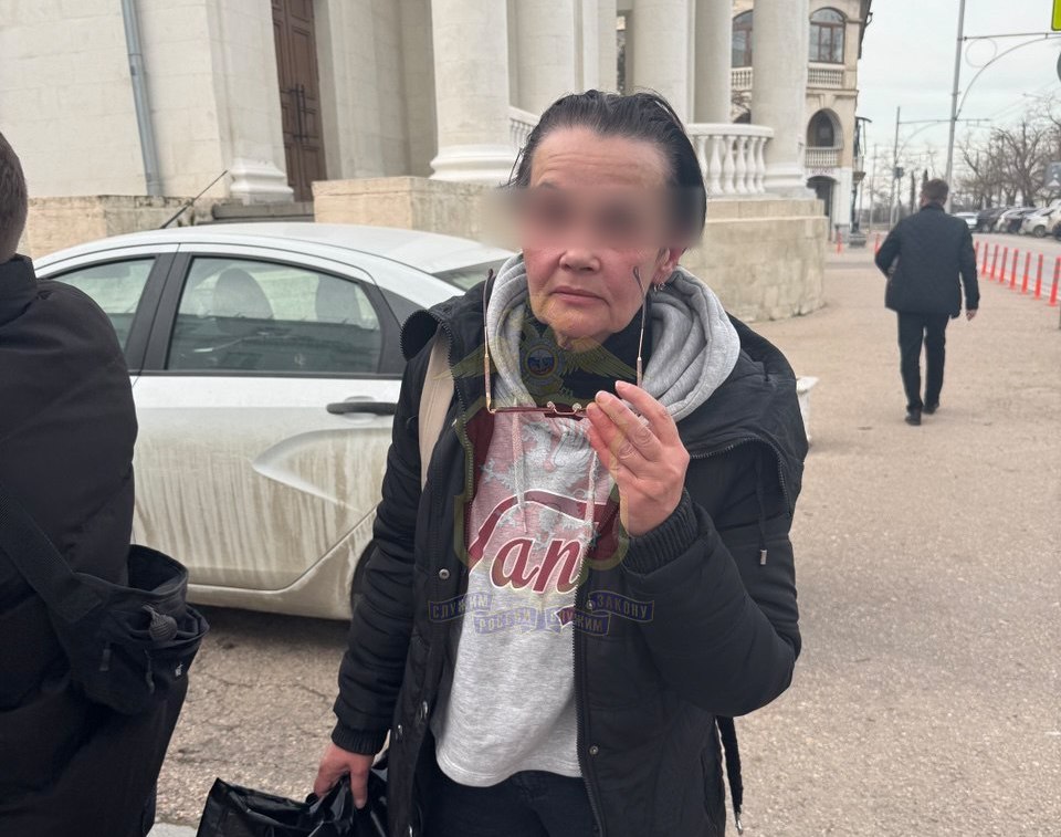 В Севастополе поймали крымчанку, гревшую ноги на Вечном огне
