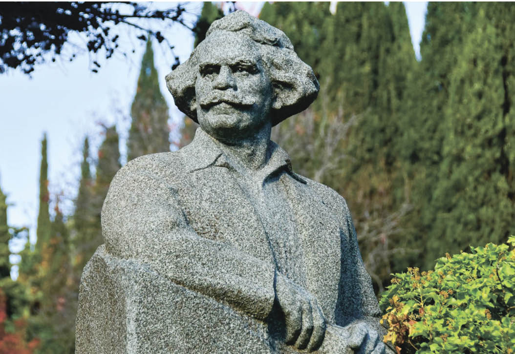 В симферопольской библиотеке организовали выставку к юбилею писателя Сергеева-Ценского