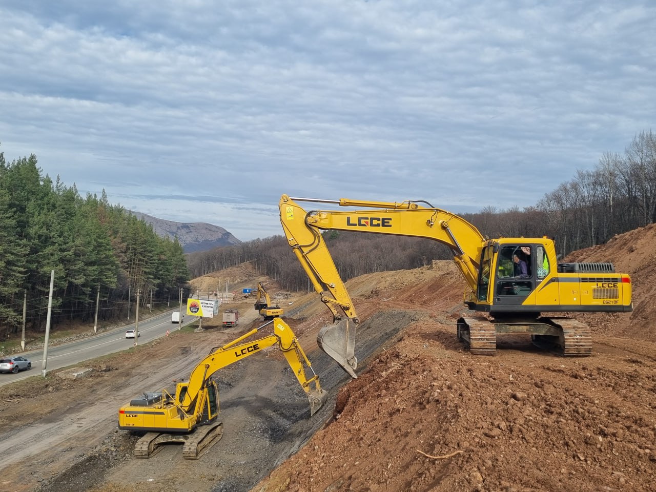 Началась реконструкция дороги между Алуштой и Перевальным