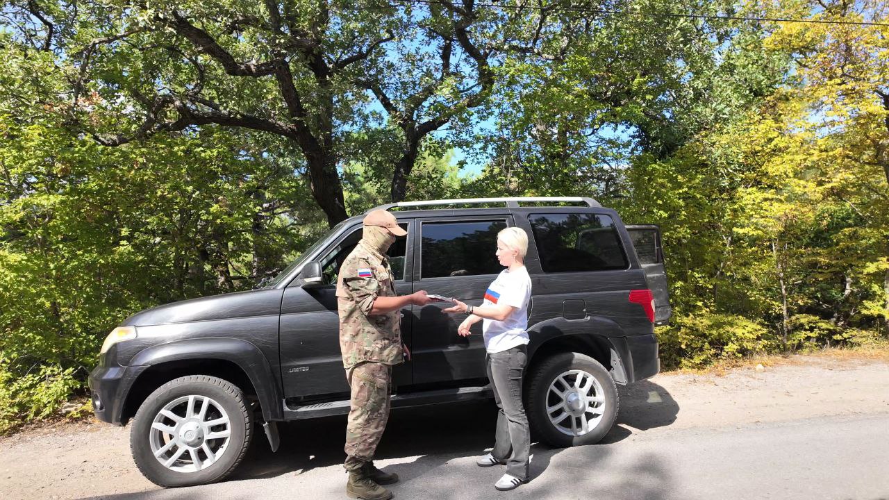 Из Крыма в зону СВО передали Уаз-патриот 