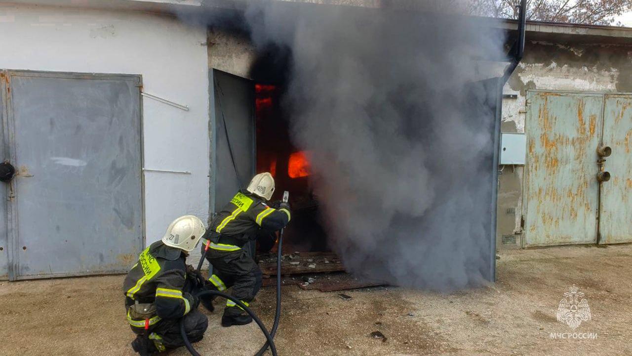 В Красногвардейском районе из-за искры загорелся автомобиль