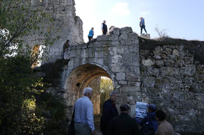 В Крыму исследуют главную линию обороны Мангупа