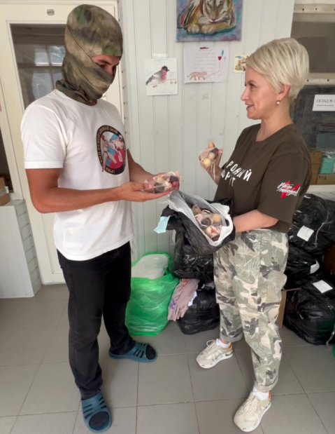 Мастер из Нижнего Тагила привёз в Крым талисманы для бойцов прифронтового госпиталя