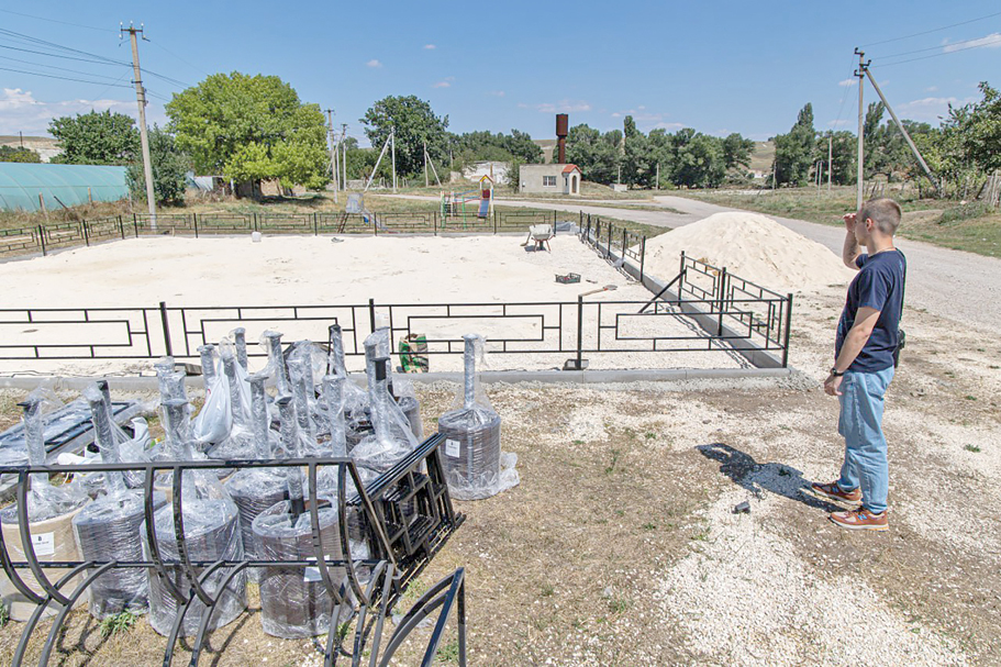 Скоро расцветёт: чему радуются и на что жалуются жители Цветочного Белогорского района