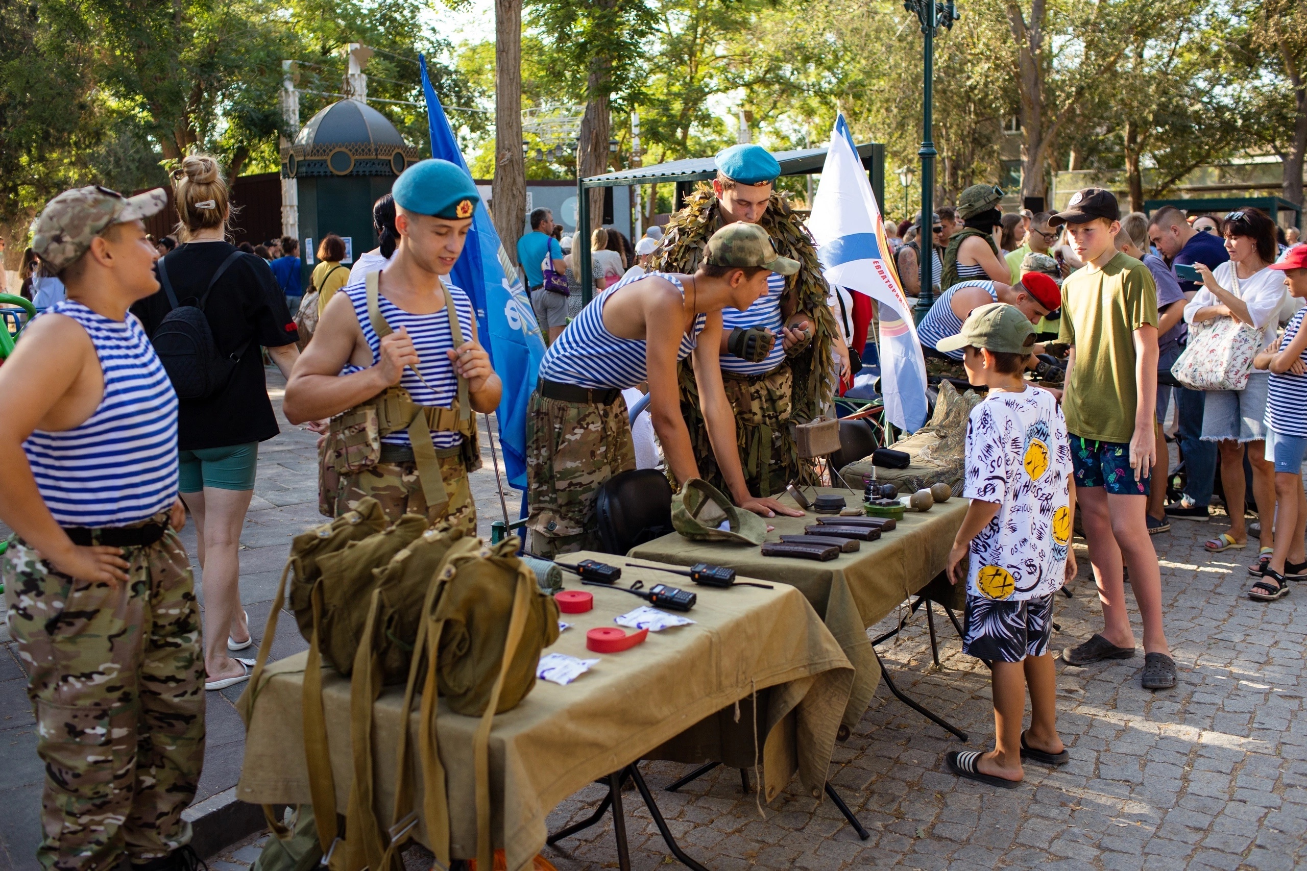 В Евпатории волонтёры собрали около 180 тысяч рублей на закупку лекарств и расходных материалов для госпиталей на передовой