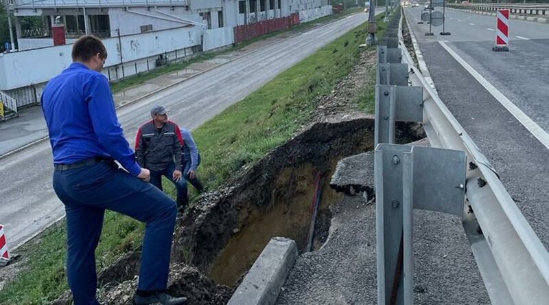 В Симферополе ремонтируют размытый дождями путепровод 