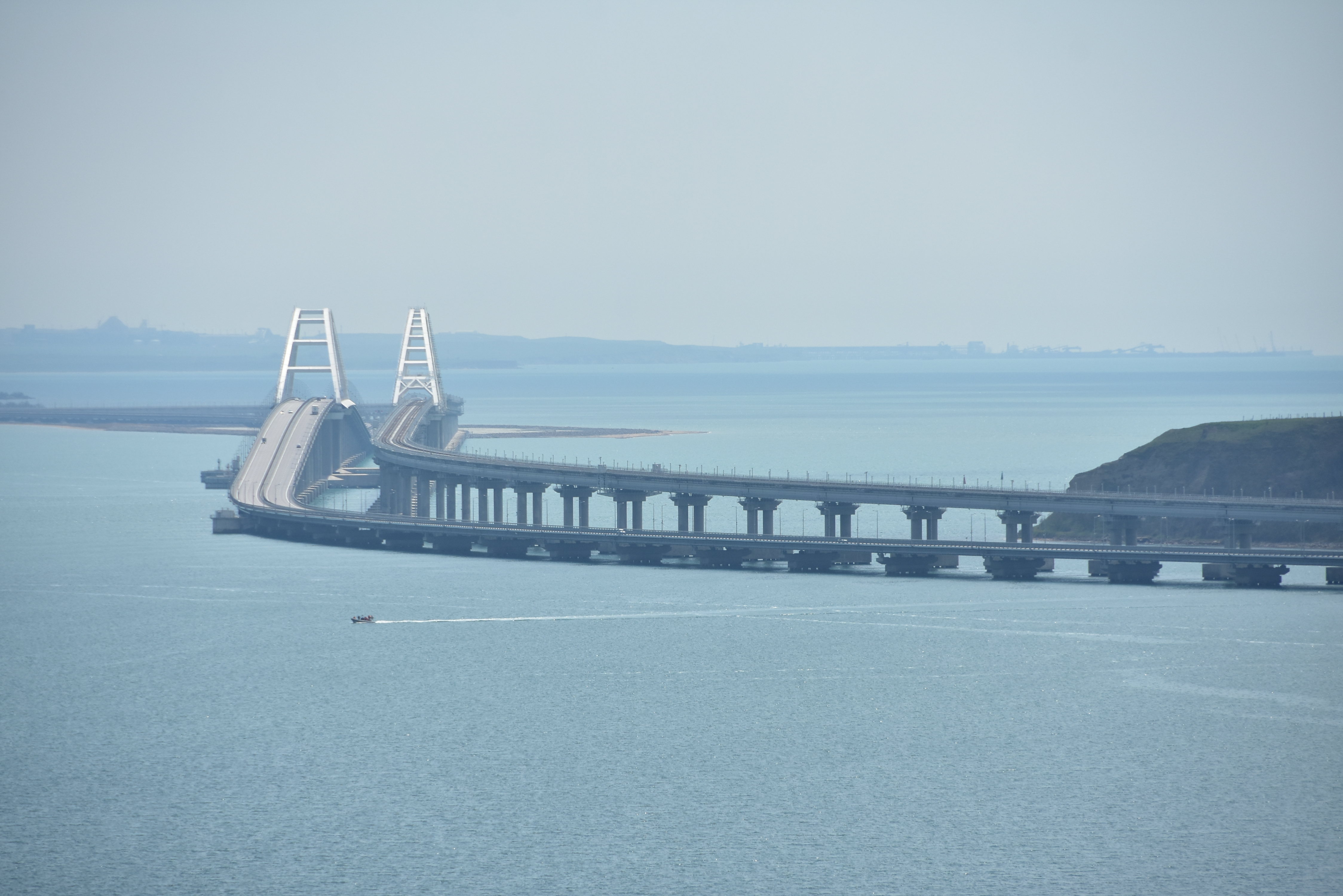 Хорошие дороги и заправки: Силуанов рассказал Путину о поездке в Крым на мотоцикле