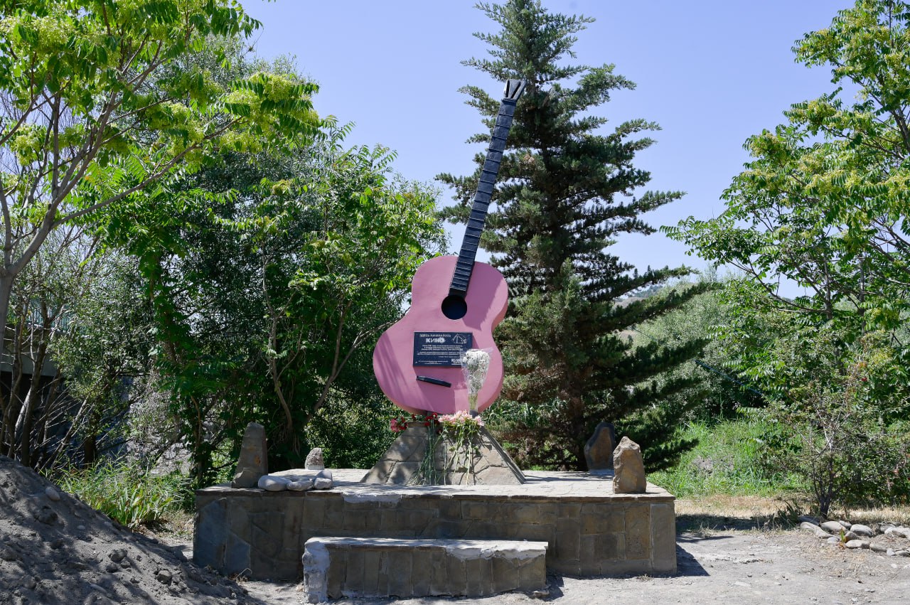 В Крыму не будут сносить памятник группе «Кино»