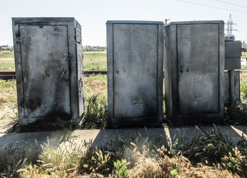 В Крыму задержали двух подозреваемых в поджоге релейных шкафов