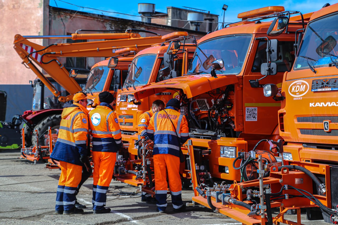 К зиме в Крыму готовят 225 единиц дорожной техники