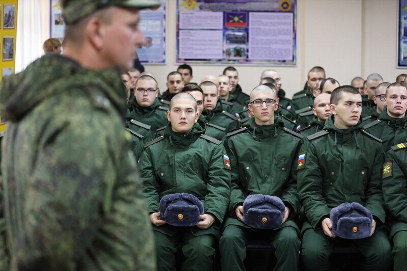 Около 350 человек из Симферополя призовут в армию этой осенью