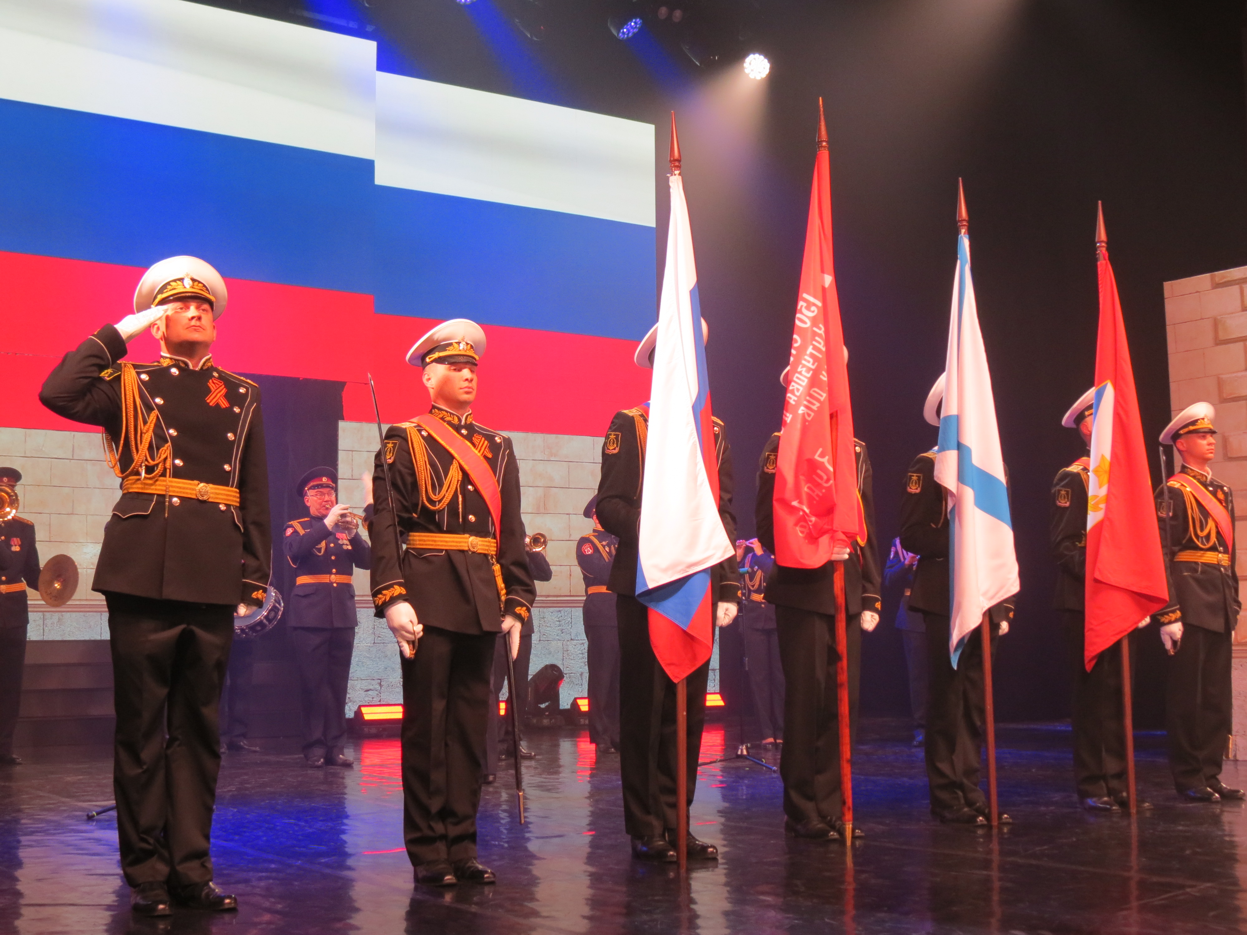 Песню, не допетую дедами, продолжают внуки: в Севастополе финальным концертом завершился проект «Путь к Победе»