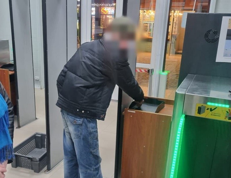 Транспортные полицейские Крыма вернули мужчине украденный телефон