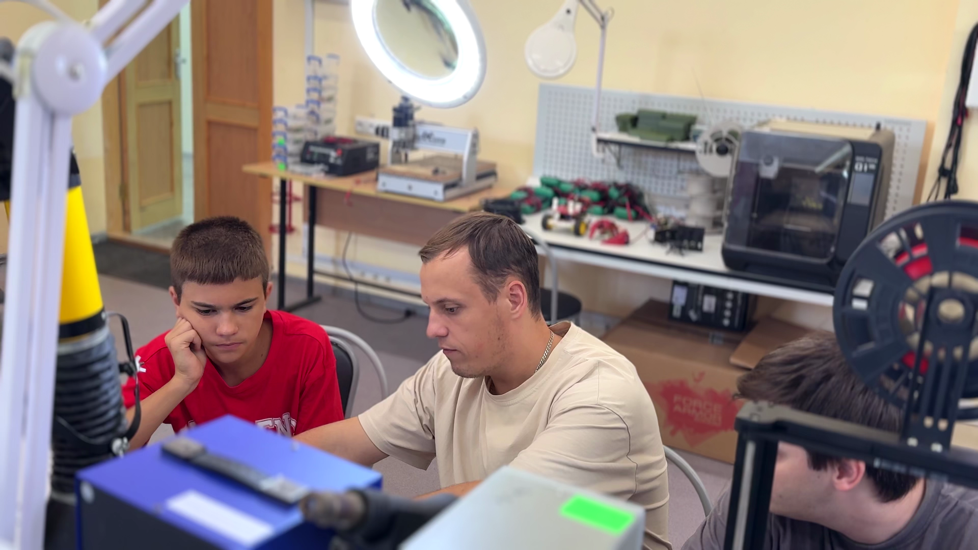 Крымский колледж помогает школьникам организовывать кулибинские мастерские на дому