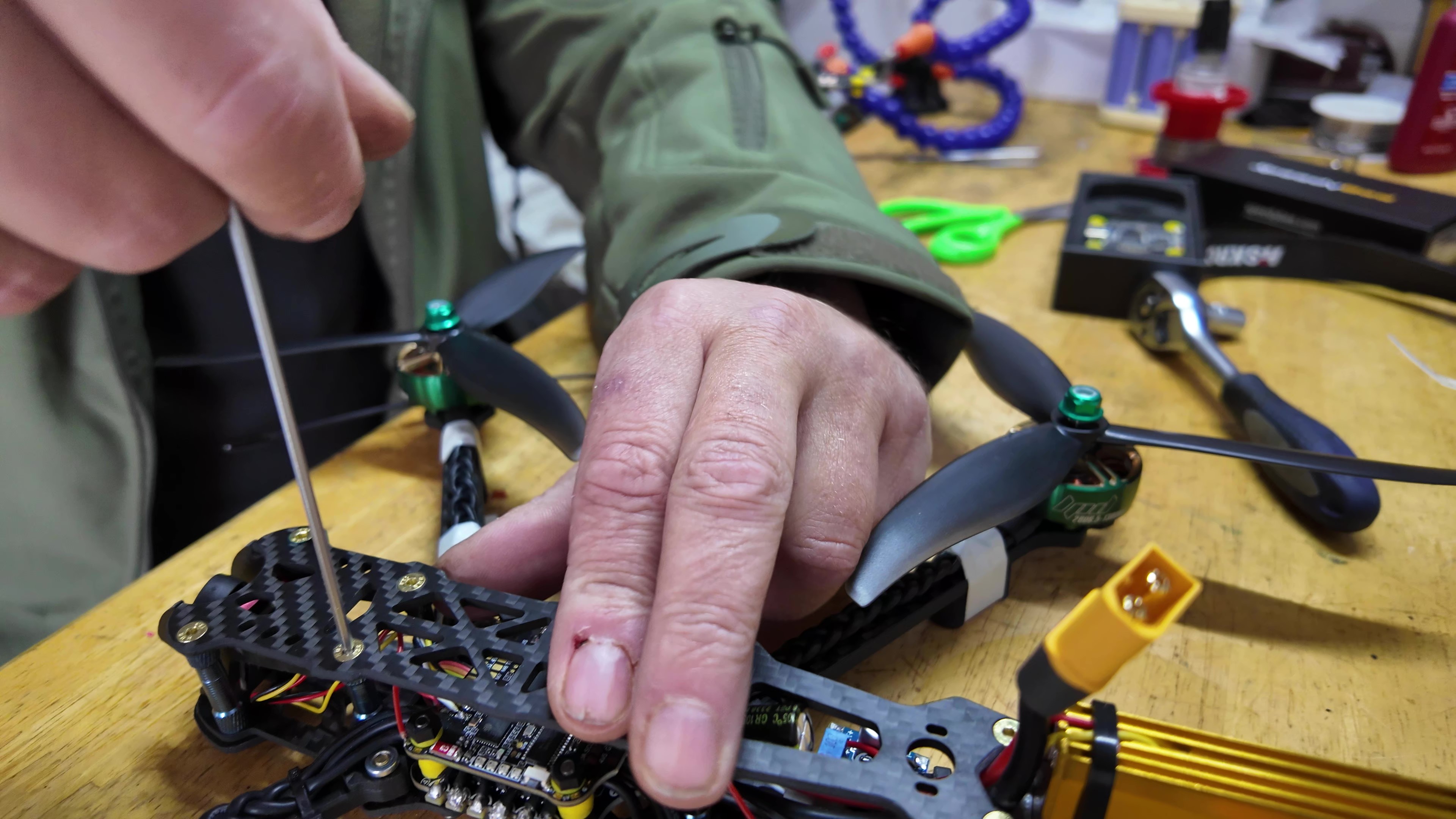 За месяц в народных мастерских Крыма изготовили более тысячи деталей для сбросов 