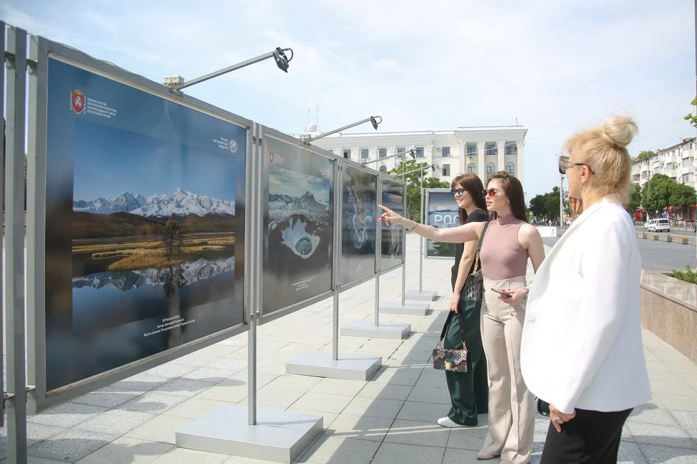 В Симферополе открылась фотовыставка ко Дню России