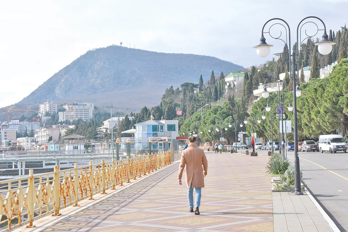 «Живу на «Жучке» и «Встречаемся у «Свечки»: какие народные названия улиц и районов используют крымчане и почему