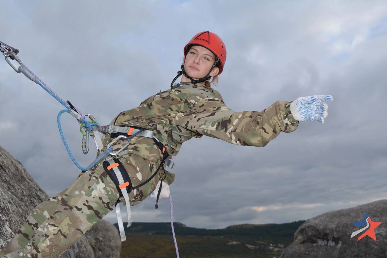 В Крыму стартовали военно-патриотические сборы «Школа юных командиров" 