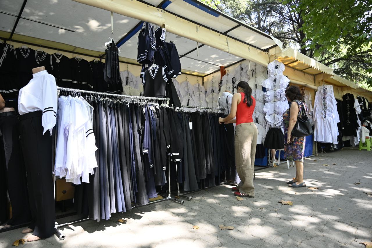 Сколько стоит собрать ребёнка к новому учебному году и почему школьная ярмарка Симферополя уменьшается