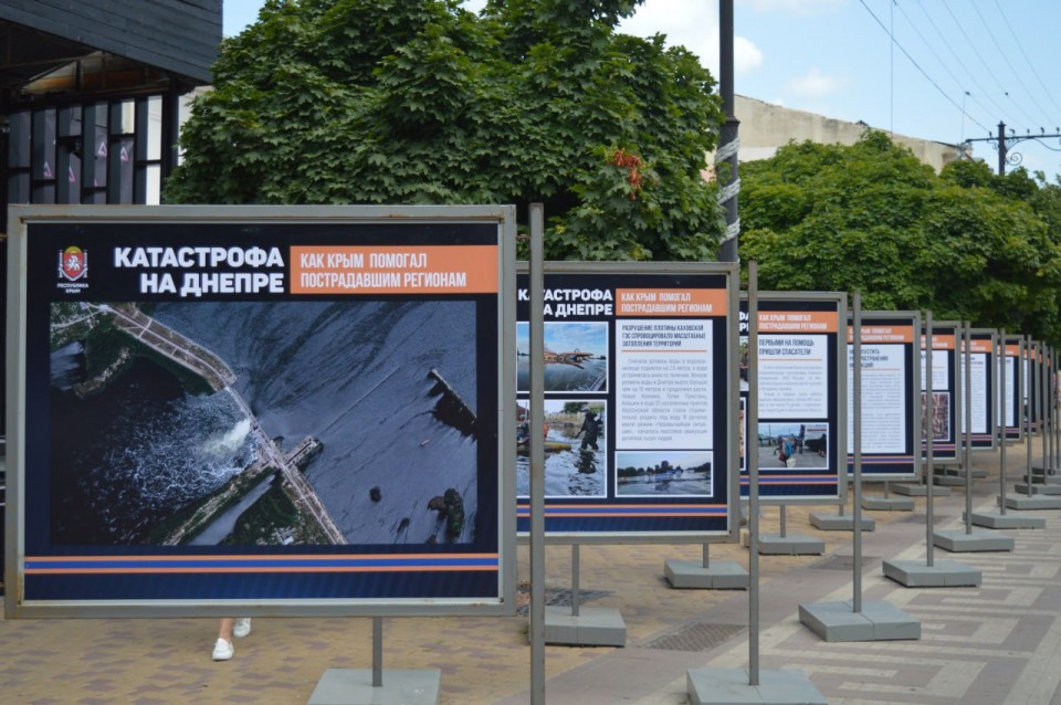 В Симферополе открылась фотовыставка, посвящённая ликвидации последствий подрыва дамбы Каховской ГЭС