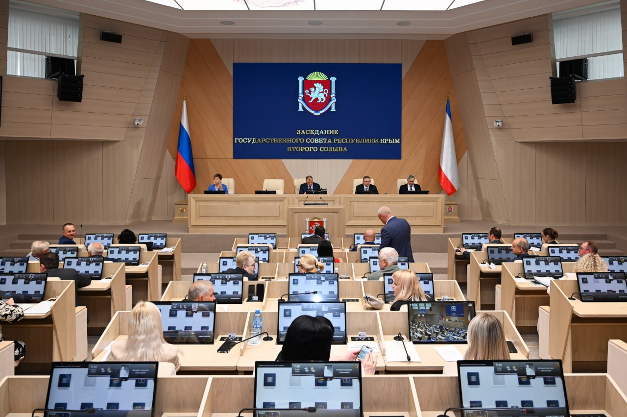 Увеличенные гранты на спорт и штрафы за нарушения выгула животных: как прошло заседание сессии Госсовета Крыма