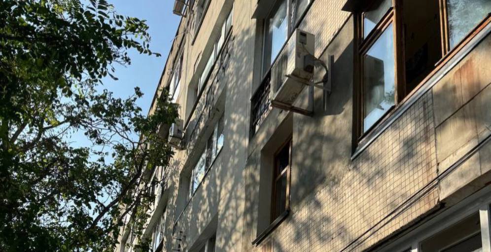 Прокуратура займётся обрушением фасада дома в центре Симферополя