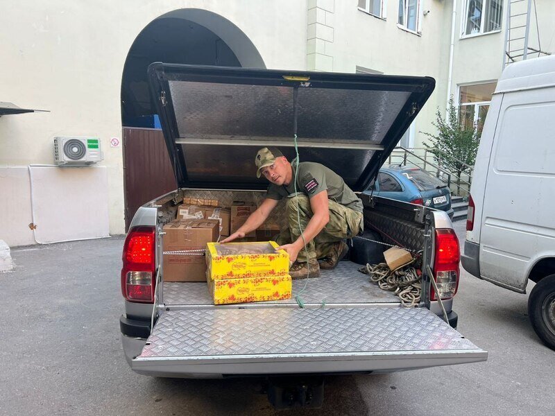 Военная техника и провизия: жители Ялты отправили бойцам СВО большую партию гумпомощи 