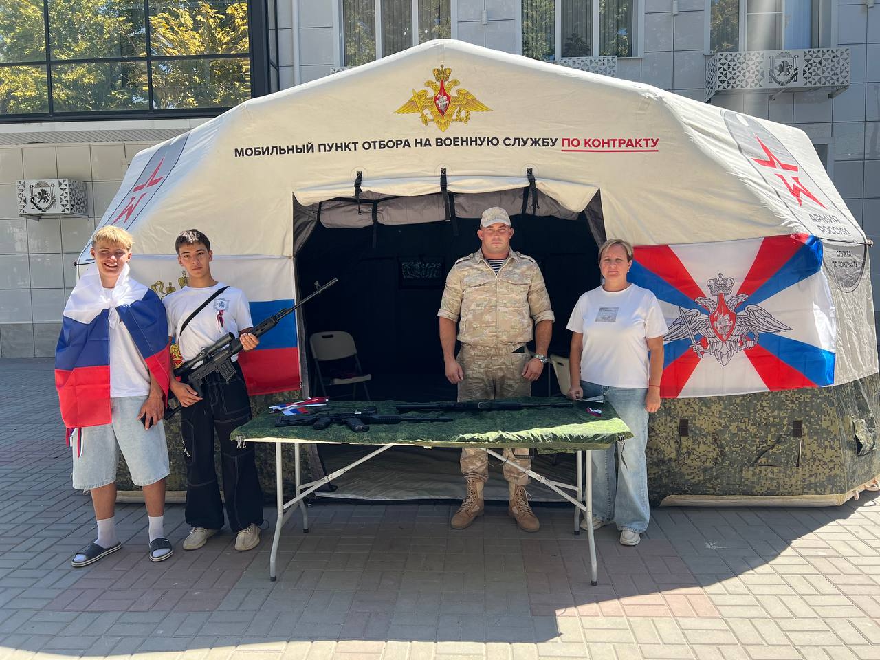  В Джанкое работает мобильный пункт отбора на военную службу по контракту