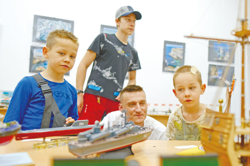Выставка моделей военной техники открылась в Евпатории: как собирали экспозицию