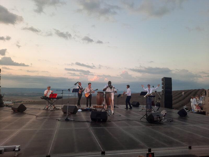 Джаз, драйв и лаванда: в Крыму состоялся концерт фестиваля «Природа искусства»