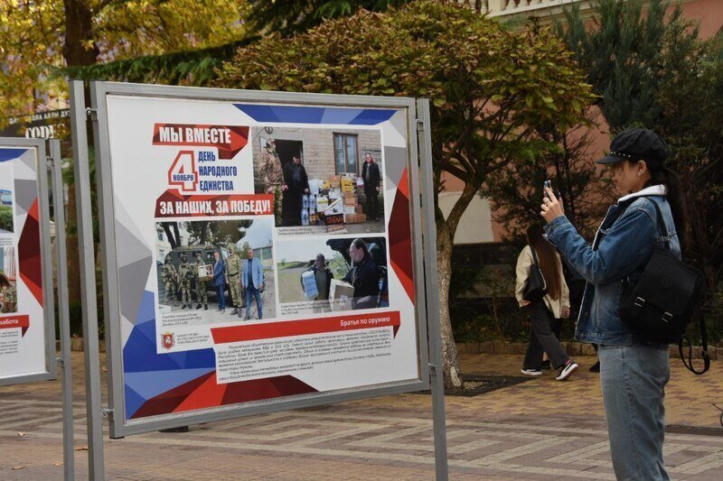 В Симферополе открылась фотовыставка «Мы вместе. За Наших, за Победу!»