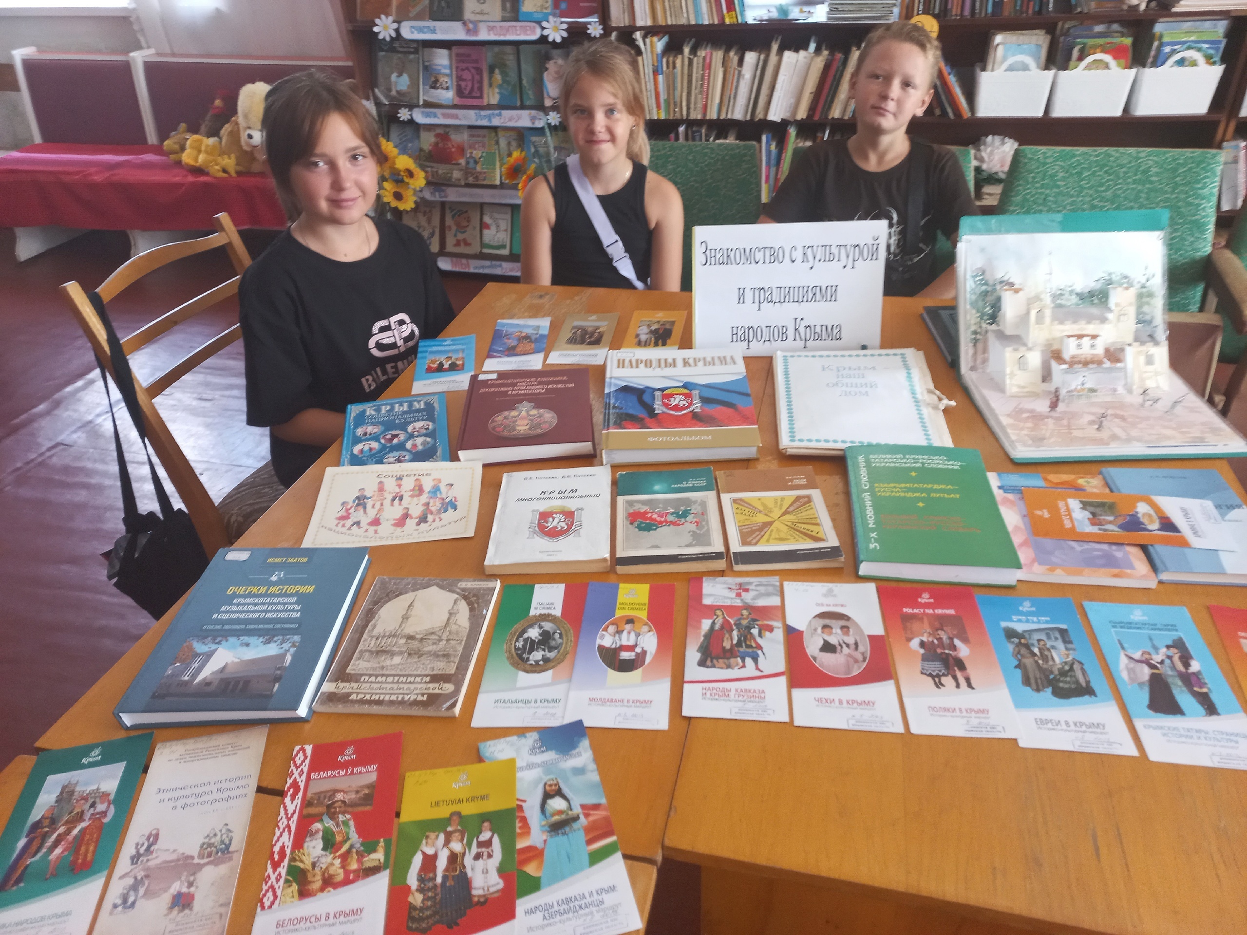 Жителей Ленинского района ознакомили с культурным разнообразием Крыма