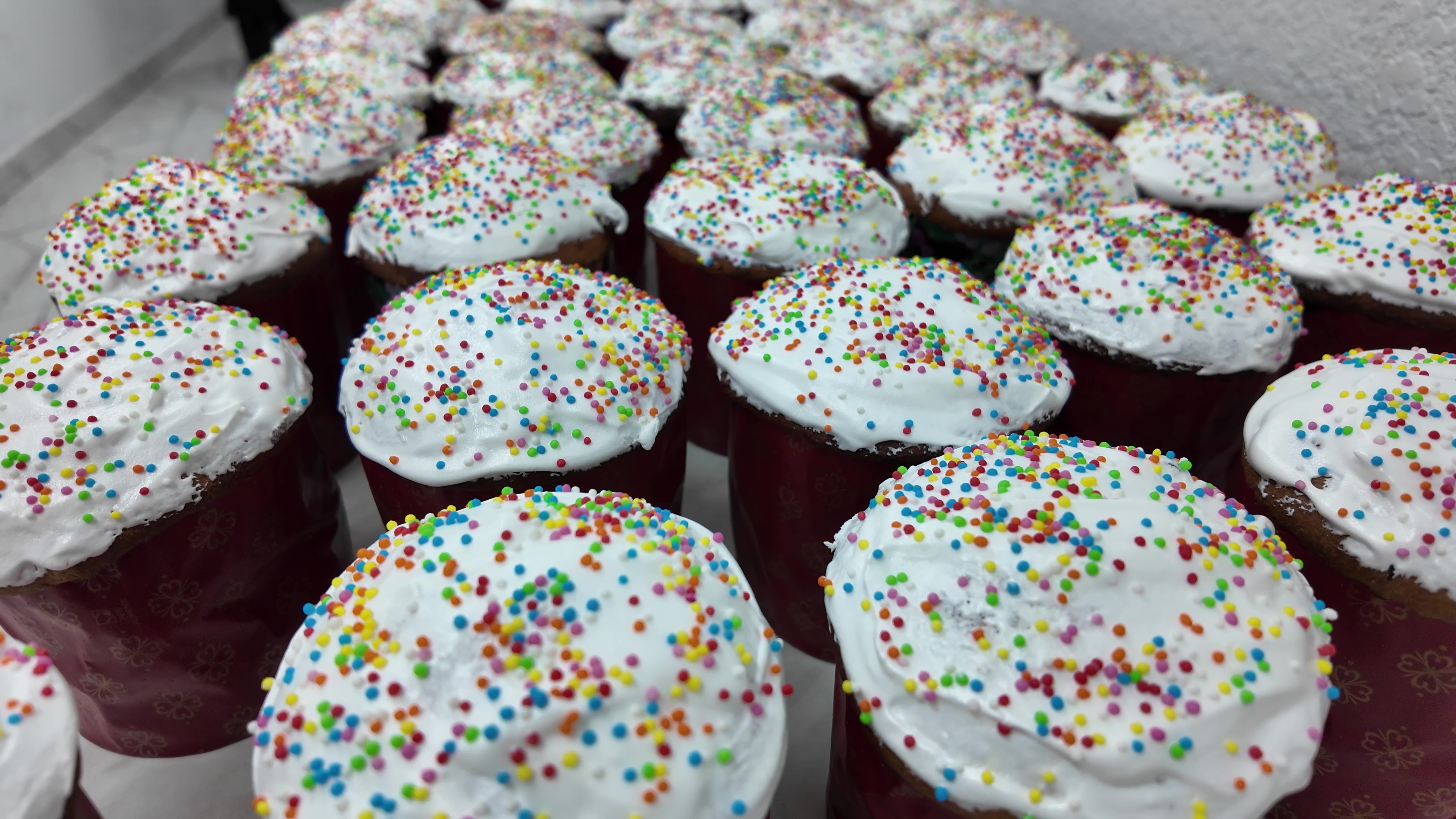 Крымские студенты испекли более 700 куличей для участников СВО