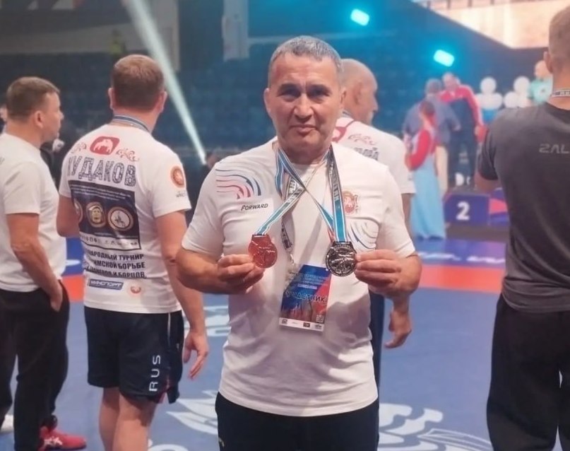 Крымчанин завоевал медали на чемпионате России по спортивной борьбе среди ветеранов