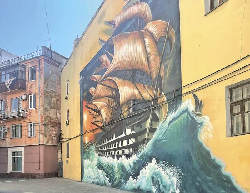 Другой Айвазовский: в Феодосии появились уникальные муралы, посвящённые знаменитому художнику