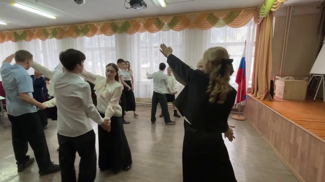 В Крыму проходит ежегодная акция «Память в танце. Случайный вальс»