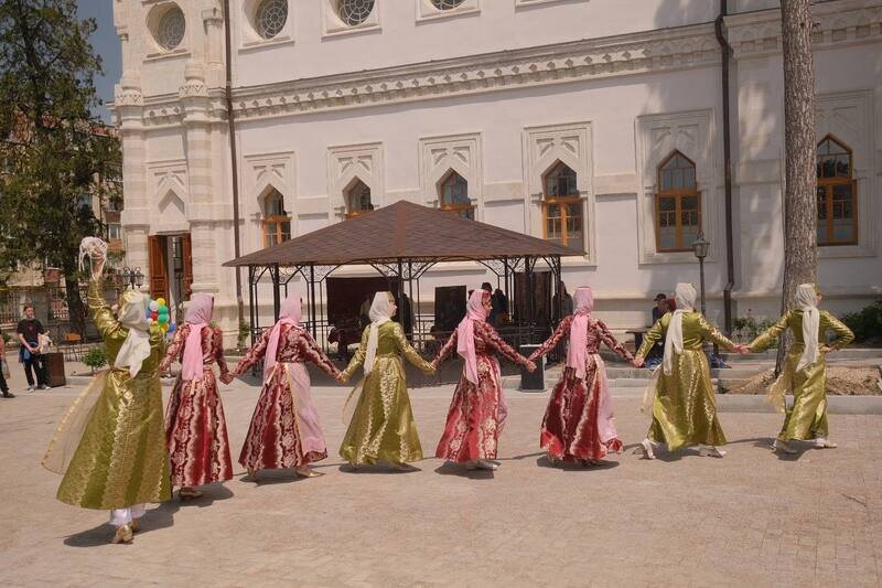 Важный этнокультурный центр и место притяжения для туристов: в Симферополе открыли караимскую кенассу