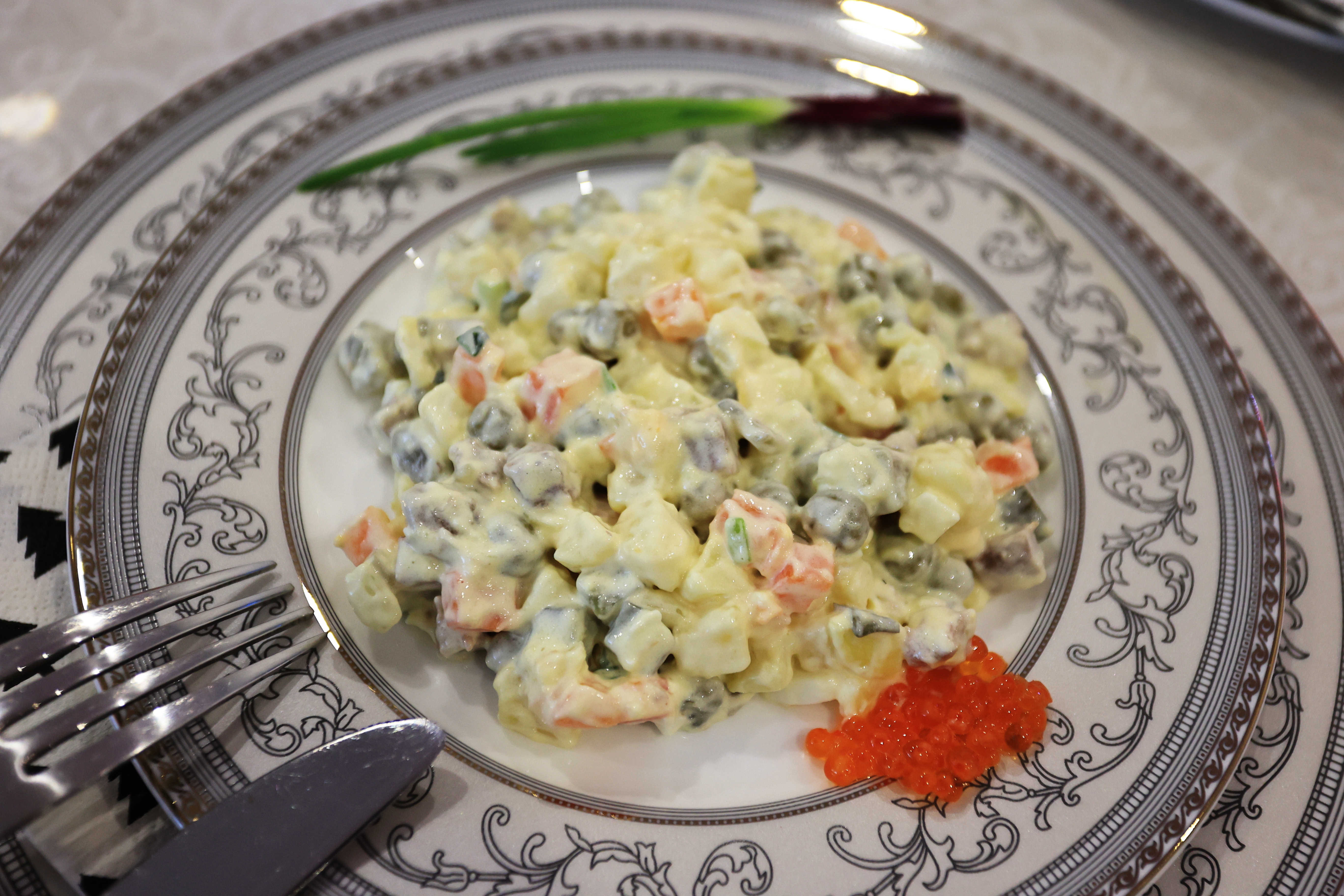 Отказ от оливье, очередное «освобождение» Крыма и борьба с Чебурашкой: информационный хит-парад