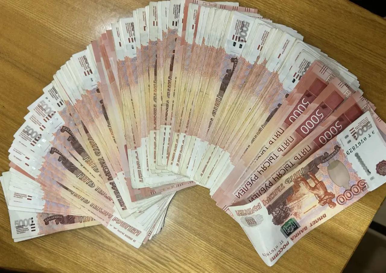 Ялтинка спасла дедушку от передачи 700 тысяч рублей "агенту спецслужб" из Татарстана