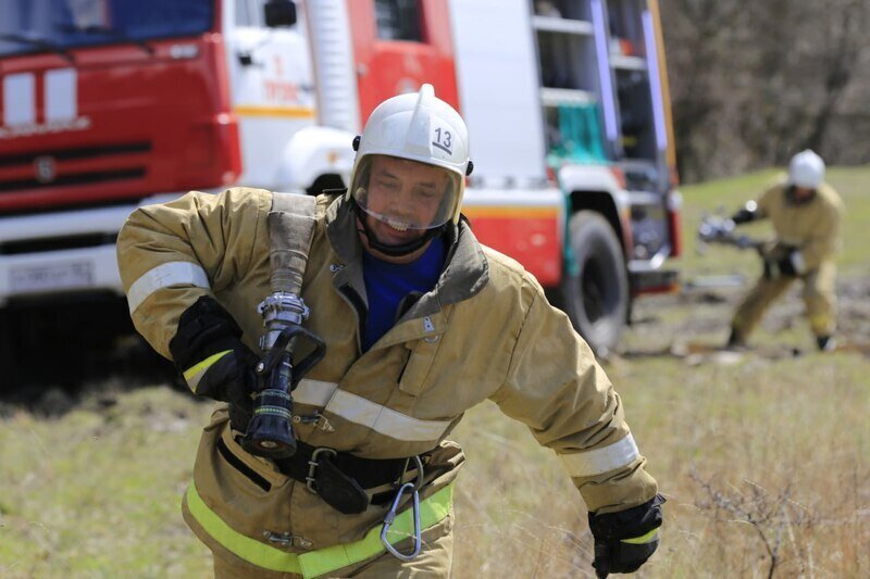 В Крыму не хватает пожарных и спасателей 