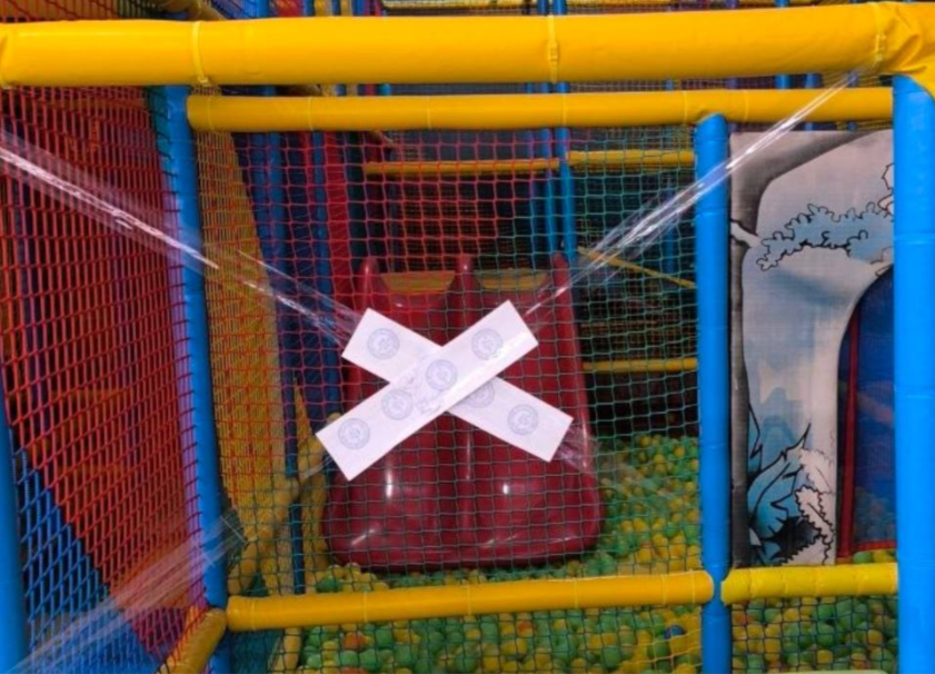 В двух торговых центрах Симферополя обнаружили опасные аттракционы 